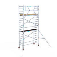 Rollgerüst Euroscaffold Basic 90x250 6,2m Arbeitshöhe Carbonplattform gegen Fassade