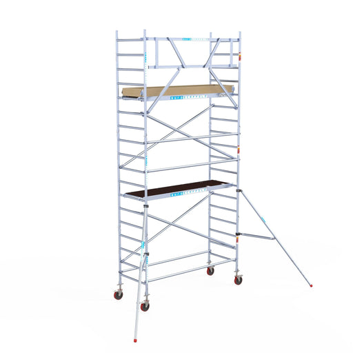 Rollgerüst Euroscaffold Basic 90x250 6,2m Arbeitshöhe Carbonplattform gegen Fassade - Gerüstexpress.de