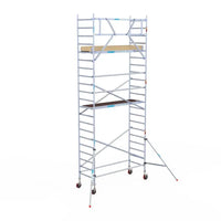 Rollgerüst Euroscaffold Basic 90x250 7,2m Arbeitshöhe an der Fassade