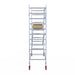 Rollgerüst Euroscaffold Basic 90x305 4,2m Arbeitshöhe Carbonplattform gegen Fassade - Gerüstexpress.de