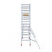 Rollgerüst Euroscaffold Basic 90x305 5,2m Arbeitshöhe Carbonplattform gegen Fassade - Gerüstexpress.de