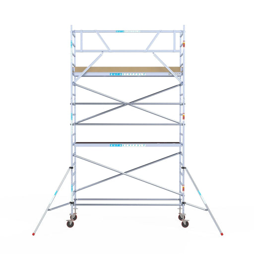 Rollgerüst Euroscaffold Basic 90x305 6,2m Arbeitshöhe Carbonplattform gegen Fassade - Gerüstexpress.de