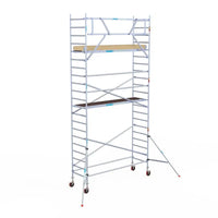 Rollgerüst Euroscaffold Basic 90x305 7,2m Arbeitshöhe an der Fassade