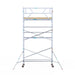Rollgerüst Euroscaffold Basic 90x305 7,2m Arbeitshöhe Carbonplattform gegen Fassade - Gerüstexpress.de
