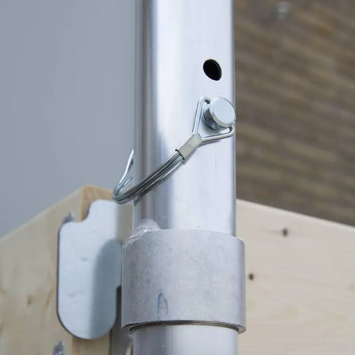 Rollgerüst Euroscaffold Basic 90x305 8,2m Arbeitshöhe an der Fassade - Gerüstexpress.de