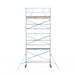 Rollgerüst Euroscaffold Basic 90x305 8,2m Arbeitshöhe Carbonplattform gegen Fassade - Gerüstexpress.de