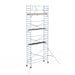 Rollgerüst Euroscaffold Basic 90x305 9,2m Arbeitshöhe Carbonplattform gegen Fassade - Gerüstexpress.de