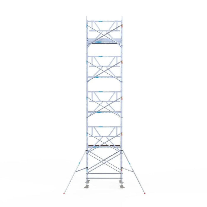 Rollgerüst Euroscaffold Professionell 135x190 10,2m Arbeitshöhe Carbonplattform gegen Fassade - Gerüstexpress.de