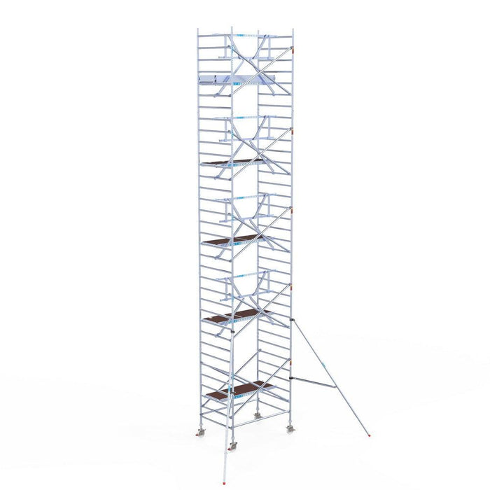 Rollgerüst Euroscaffold Professionell 135x190 11,2m Arbeitshöhe Carbonplattform gegen Fassade - Gerüstexpress.de