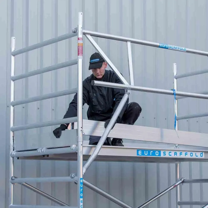 Rollgerüst Euroscaffold Professionell 135x190 12,2m Arbeitshöhe freistehend - Gerüstexpress.de