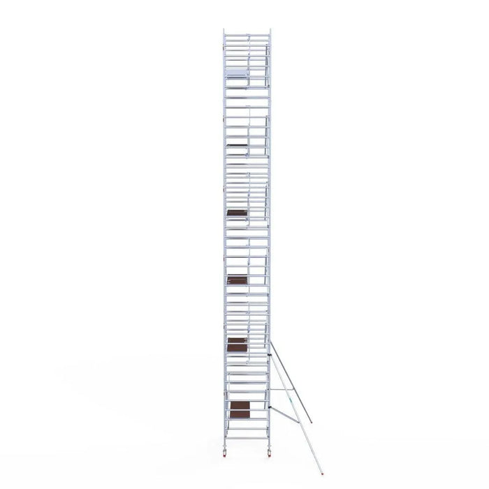 Rollgerüst Euroscaffold Professionell 135x190 13,2m Arbeitshöhe Carbonplattform gegen Fassade - Gerüstexpress.de
