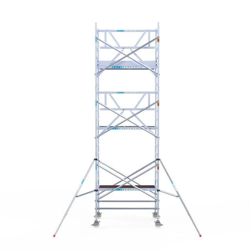 Rollgerüst Euroscaffold Professionell 135x190 7,2m Arbeitshöhe Carbonplattform gegen Fassade - Gerüstexpress.de