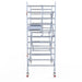 Rollgerüst Euroscaffold Professionell 135x250 4,2m Arbeitshöhe Carbonplattform gegen Fassade - Gerüstexpress.de