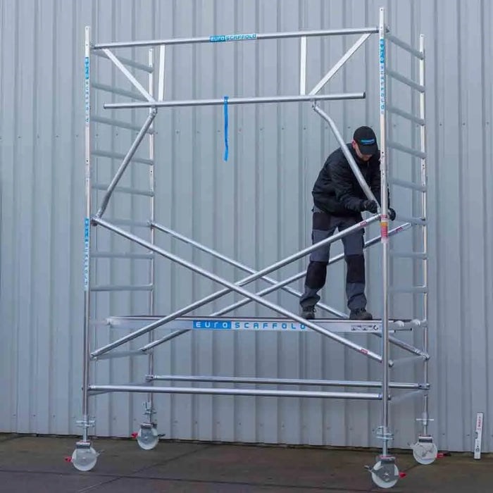 Rollgerüst Euroscaffold Professionell 135x250 4,2m Arbeitshöhe freistehend - Gerüstexpress.de