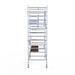 Rollgerüst Euroscaffold Professionell 135x250 5,2m Arbeitshöhe Carbonplattform gegen Fassade - Gerüstexpress.de