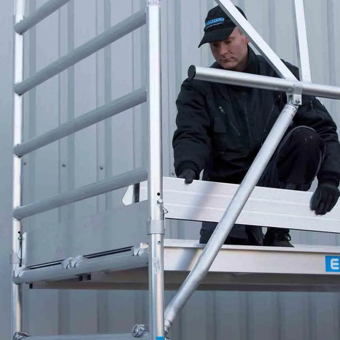 Rollgerüst Euroscaffold Professionell 135x250 5,2m Arbeitshöhe freistehend - Gerüstexpress.de