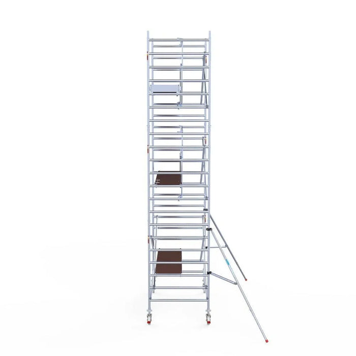 Rollgerüst Euroscaffold Professionell 135x250 7,2m Arbeitshöhe Carbonplattform gegen Fassade - Gerüstexpress.de