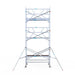 Rollgerüst Euroscaffold Professionell 135x250 7,2m Arbeitshöhe Carbonplattform gegen Fassade - Gerüstexpress.de