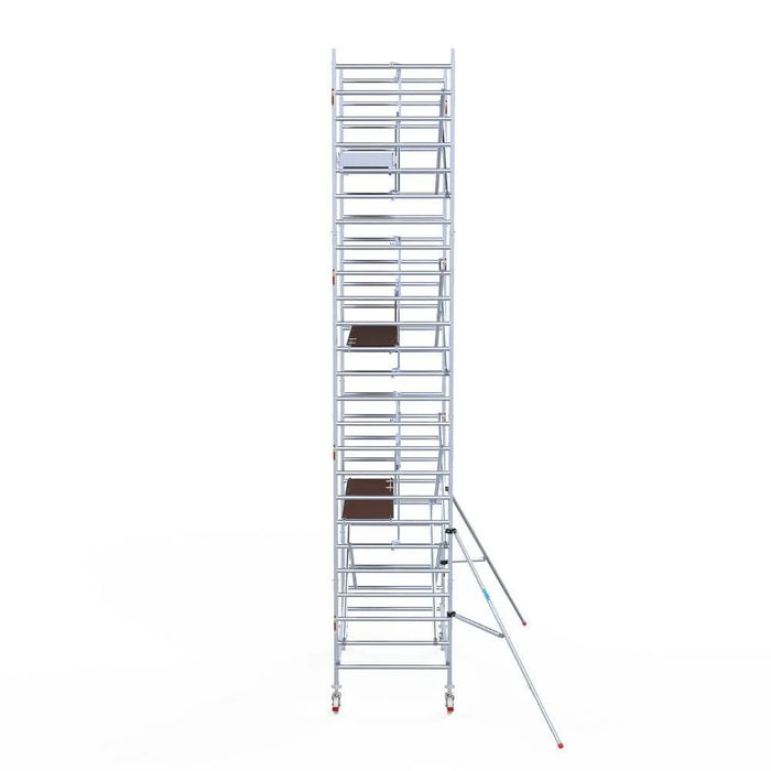 Rollgerüst Euroscaffold Professionell 135x250 8,2m Arbeitshöhe Carbonplattform gegen Fassade - Gerüstexpress.de