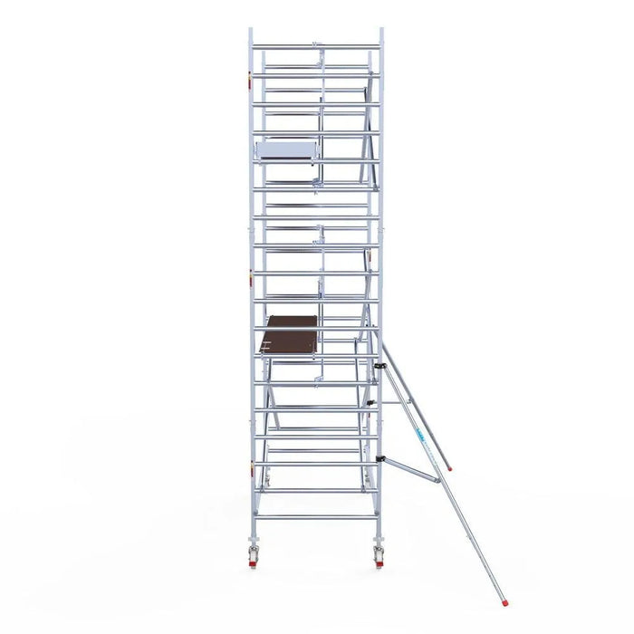 Rollgerüst Euroscaffold Professionell 135x305 6,2m Arbeitshöhe Carbonplattform gegen Fassade - Gerüstexpress.de
