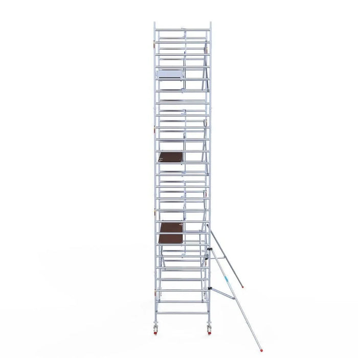 Rollgerüst Euroscaffold Professionell 135x305 8,2m Arbeitshöhe Carbonplattform gegen Fassade - Gerüstexpress.de