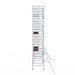 Rollgerüst Euroscaffold Professionell 135x305 8,2m Arbeitshöhe Carbonplattform gegen Fassade - Gerüstexpress.de