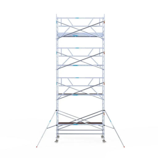 Rollgerüst Euroscaffold Professionell 135x305 9,2m Arbeitshöhe Carbonplattform gegen Fassade - Gerüstexpress.de