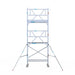 Rollgerüst Euroscaffold Professionell 75x190 6,2m Arbeitshöhe Carbonplattform gegen Fassade - Gerüstexpress.de