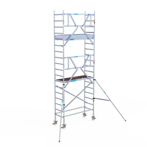 Rollgerüst Euroscaffold Professionell 75x190 6,2m Arbeitshöhe Carbonplattform gegen Fassade - Gerüstexpress.de