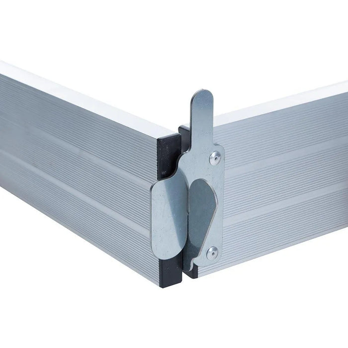 Rollgerüst Euroscaffold Professionell 75x250 5,2m Arbeitshöhe Carbonplattform gegen Fassade - Gerüstexpress.de