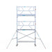 Rollgerüst Euroscaffold Professionell 75x250 6,2m Arbeitshöhe Carbonplattform gegen Fassade - Gerüstexpress.de
