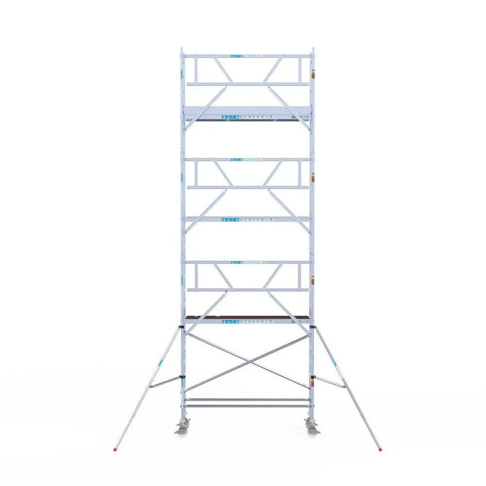 Rollgerüst Euroscaffold Professionell 75x250 8,2m Arbeitshöhe Carbonplattform gegen Fassade - Gerüstexpress.de