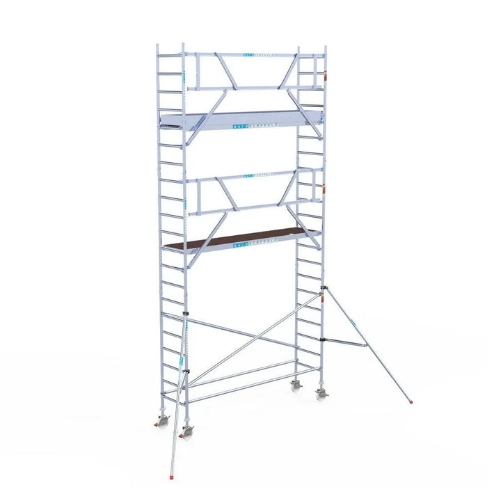 Rollgerüst Euroscaffold Professionell 75x305 7,2m Arbeitshöhe Carbonplattform gegen Fassade - Gerüstexpress.de