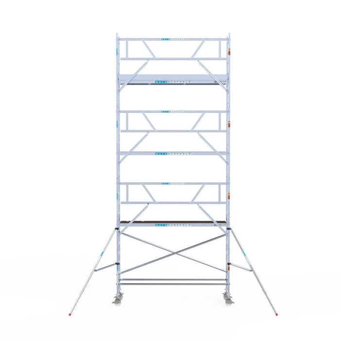 Rollgerüst Euroscaffold Professionell 75x305 8,2m Arbeitshöhe Carbonplattform gegen Fassade - Gerüstexpress.de