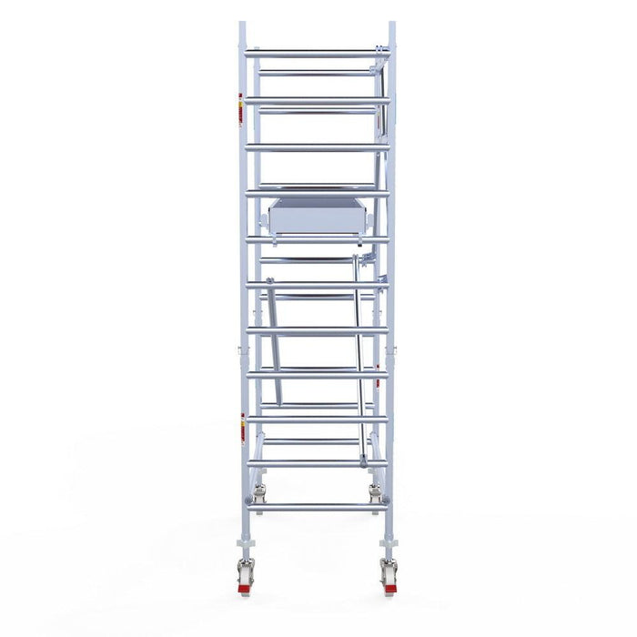 Rollgerüst Euroscaffold Professionell 90x190 4,2m Arbeitshöhe Carbonplattform gegen Fassade - Gerüstexpress.de