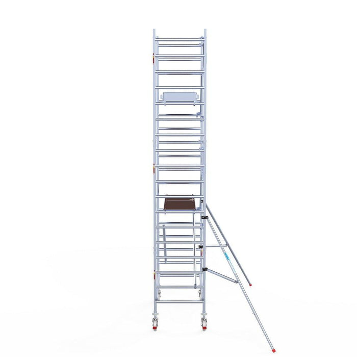 Rollgerüst Euroscaffold Professionell 90x190 6,2m Arbeitshöhe Carbonplattform gegen Fassade - Gerüstexpress.de