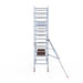 Rollgerüst Euroscaffold Professionell 90x250 5,2m Arbeitshöhe Carbonplattform gegen Fassade - Gerüstexpress.de