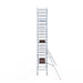Rollgerüst Euroscaffold Professionell 90x250 7,2m Arbeitshöhe Carbonplattform gegen Fassade - Gerüstexpress.de