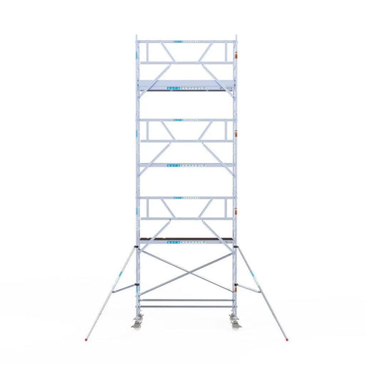 Rollgerüst Euroscaffold Professionell 90x250 8,2m Arbeitshöhe Carbonplattform gegen Fassade - Gerüstexpress.de