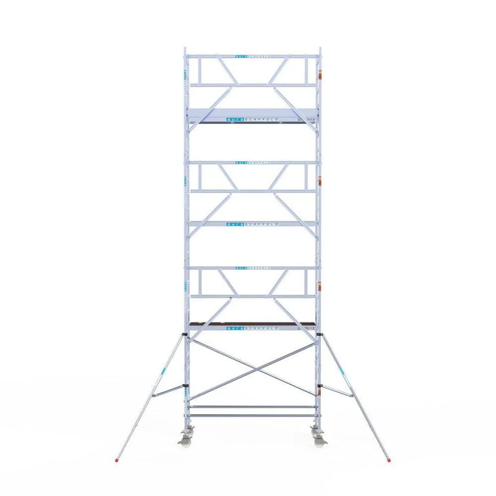 Rollgerüst Euroscaffold Professionell 90x250 8,2m Arbeitshöhe Carbonplattform gegen Fassade - Gerüstexpress.de