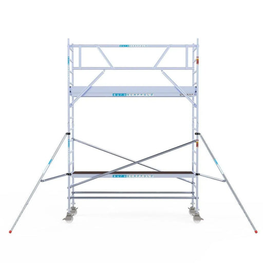 Rollgerüst Euroscaffold Professionell 90x305 5,2m Arbeitshöhe Carbonplattform gegen Fassade - Gerüstexpress.de