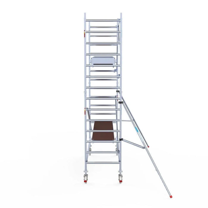 Rollgerüst Euroscaffold Professionell 90x305 5,2m Arbeitshöhe Carbonplattform gegen Fassade - Gerüstexpress.de