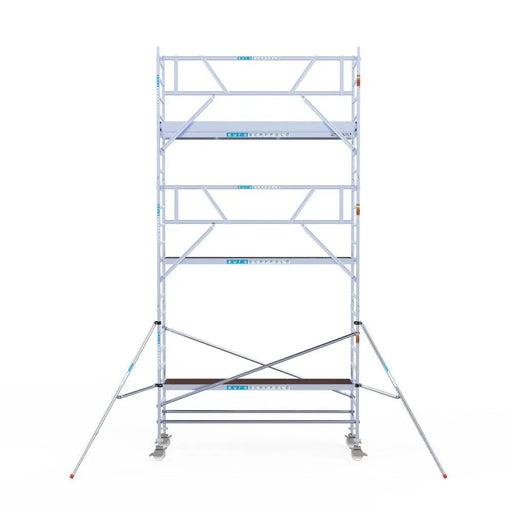Rollgerüst Euroscaffold Professionell 90x305 7,2m Arbeitshöhe Carbonplattform gegen Fassade - Gerüstexpress.de