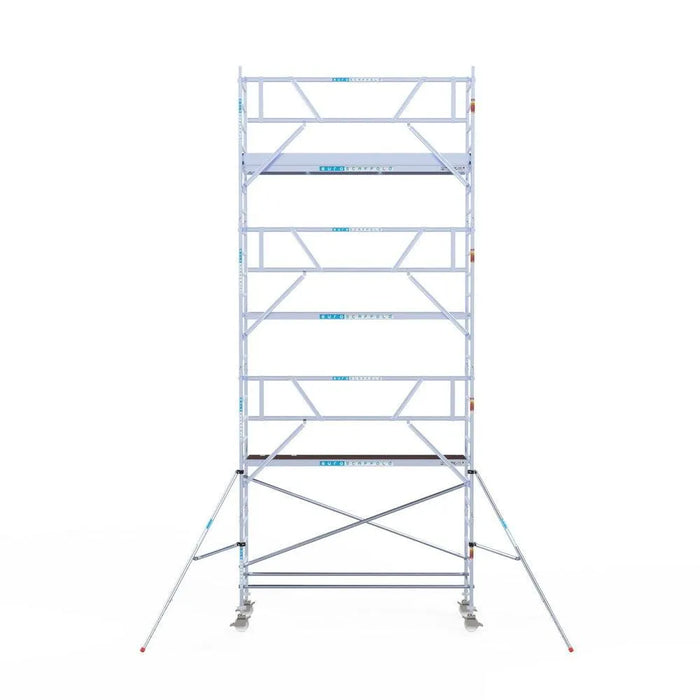 Rollgerüst Euroscaffold Professionell 90x305 8,2m Arbeitshöhe Carbonplattform gegen Fassade - Gerüstexpress.de