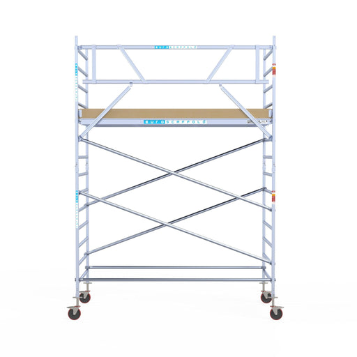 Rollgerüst Euroscaffold Basic 135x305 5,2m Arbeitshöhe Carbonplattform gegen Fassade - GerüstExpress