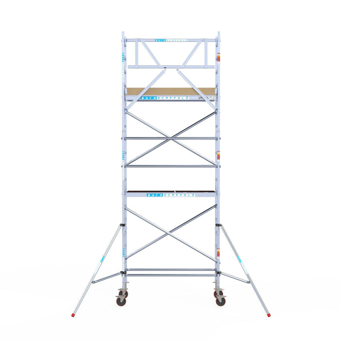Rollgerüst Euroscaffold Basic 75x190 6,2m Arbeitshöhe Carbonplattform gegen Fassade - GerüstExpress