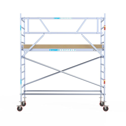Rollgerüst Euroscaffold Basic 90x305 4,2m Arbeitshöhe an der Fassade - GerüstExpress