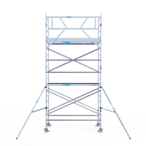 Rollgerüst Eurogerüst Original 135x250 6,2m Arbeitshöhe Carbonplattform gegen Fassade - GerüstExpress