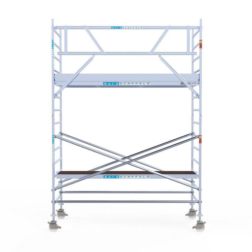 Rollgerüst Eurogerüst Original 135x305 5,2m Arbeitshöhe Carbonplattform gegen Fassade - GerüstExpress
