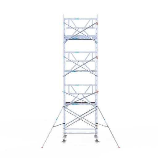 Rollgerüst Euroscaffold Professionell 135x190 8,2m Arbeitshöhe Carbonplattform gegen Fassade - GerüstExpress